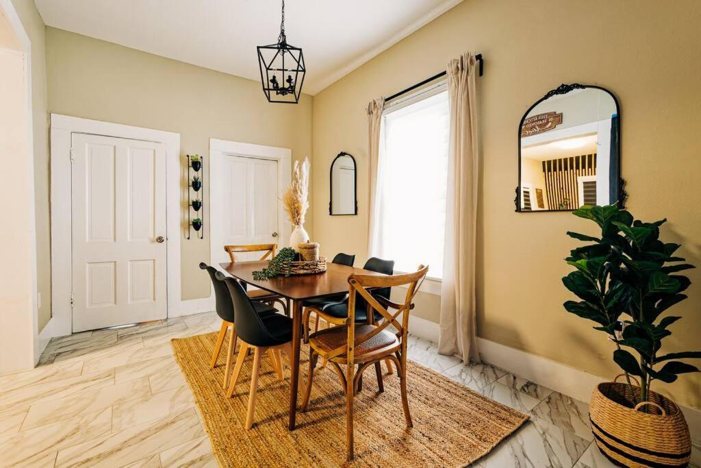 Close To Downtown San Antonio,Tx With Private Backyard And Firepit Exterior photo