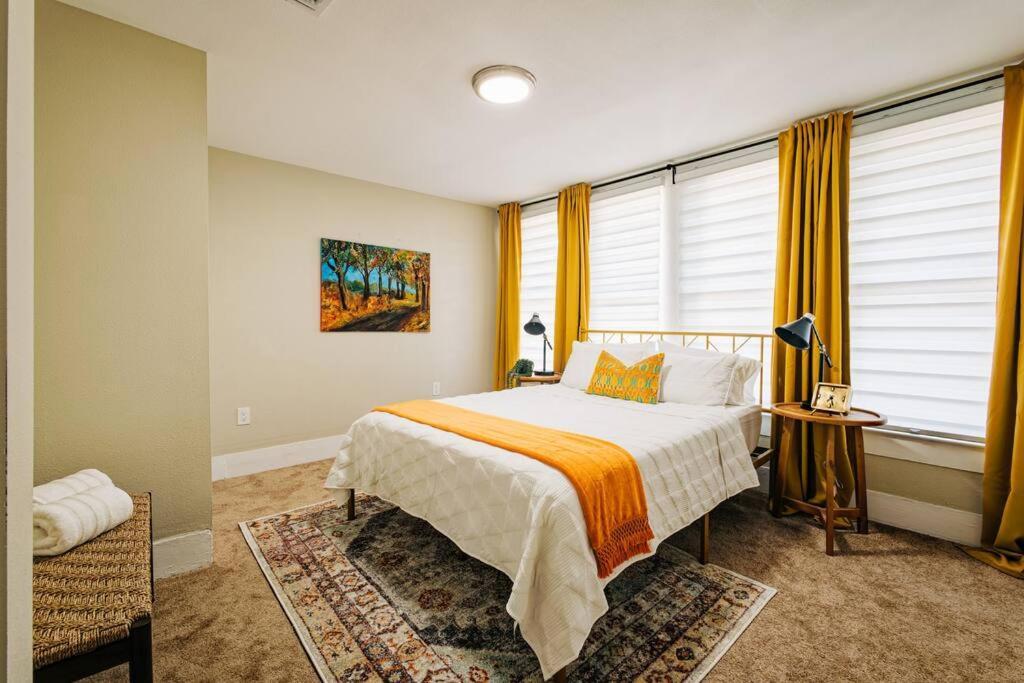 Close To Downtown San Antonio,Tx With Private Backyard And Firepit Exterior photo