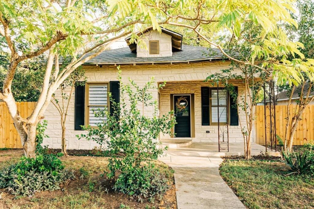Close To Downtown San Antonio,Tx With Private Backyard And Firepit Exterior photo